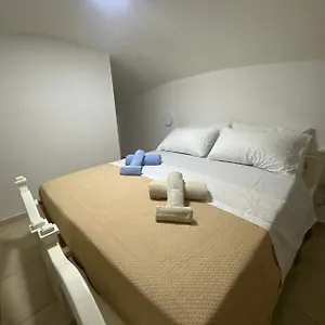 Yohanaholiday , Napoli Italia