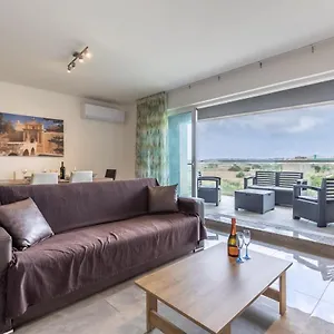 3 Bedroom - Walking Distance From Airport , Gudja Malta